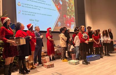 Luni, 18 decembrie, președintele Consiliului Județean Cluj, Alin Tișe, a împărțit cadouri copiilor instituționalizați