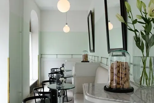 Amenajari alb negru pentru case spatioase