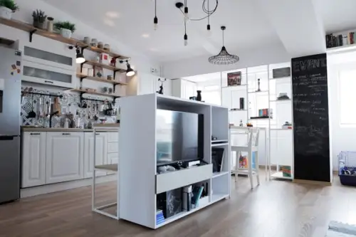 O mansardă de 65 de metri pătrați în București: un refugiu tineresc și luminos