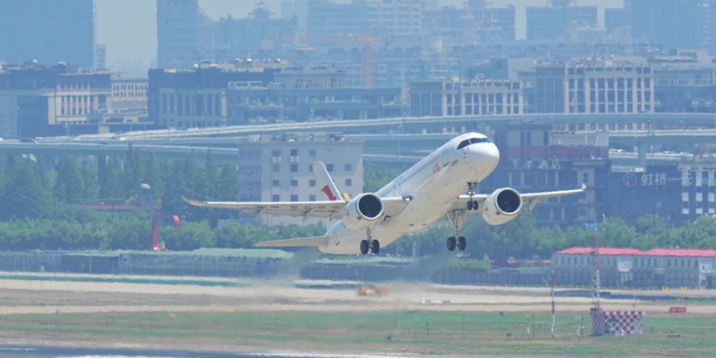 Primul avion de linie construit de China, C919, efectuează cu succes zborul de inaugurare, de la Shanghai la Beijing