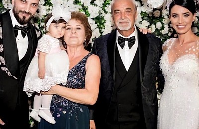 Cum descrie Adelina Pestrițu relația cu părinții