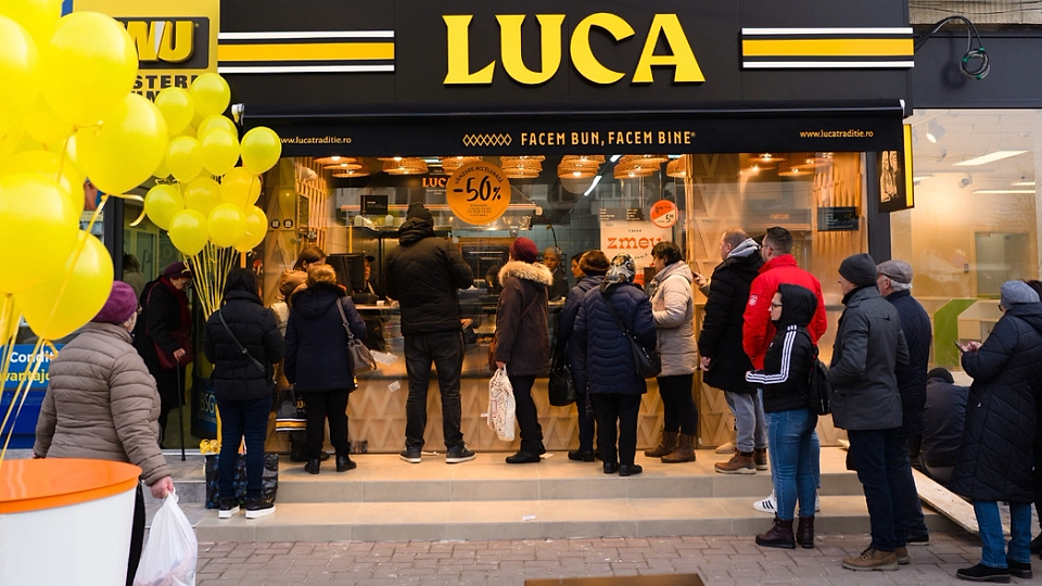 FOTO | Brandul românesc LUCA le-a luat mințile polonezilor: Patiseriile din centrul Varșoviei atrag mii de clienți și adesea se formează cozi interminabile