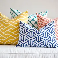 3 modalitati de a combina pernele decorative