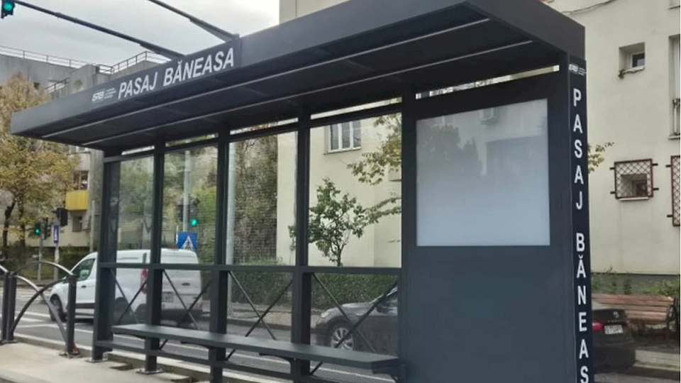 Veste bună pentru „Tramvaiul Corporatiștilor”: Copertinele stațiilor de pe linia 5 au ajuns în Portul Constanța