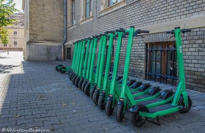 Autoritățile clujene au autorizat circulația a 3200 de trotinete electrice prin oraș