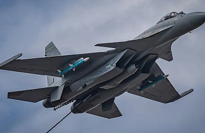 China lansează un avion de vânătoare de 70.000.000$ de pe portavion. Ținta: avioane japoneze. Cum s-a terminat