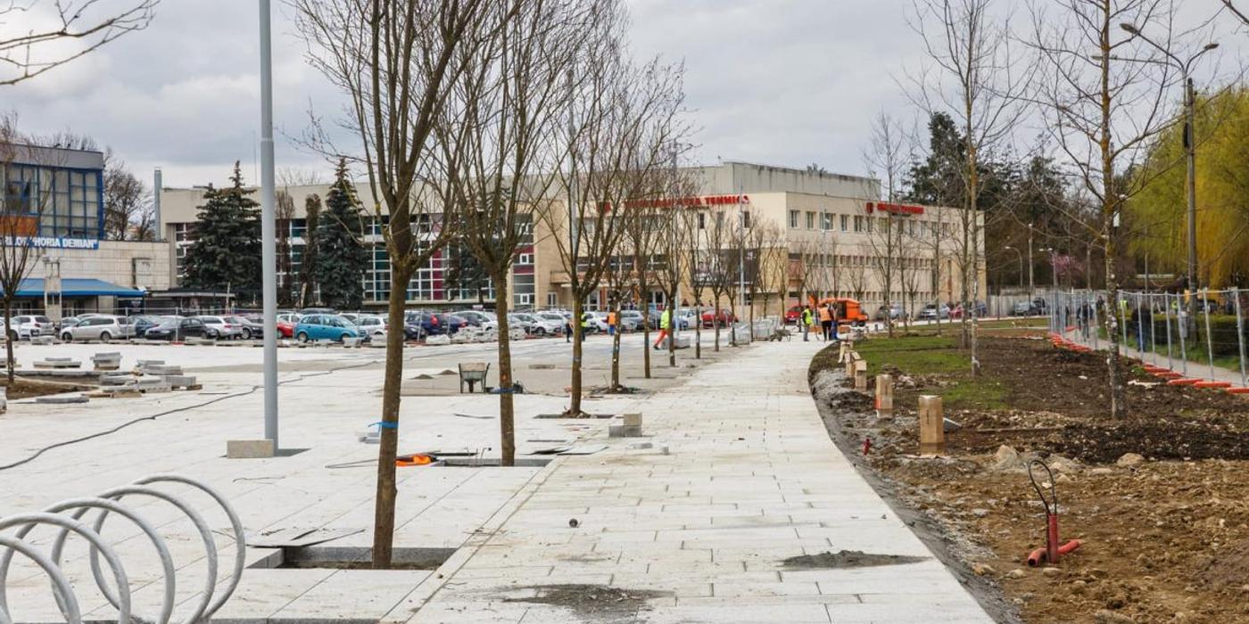 Lucrările de modernizare a platoului Sălii Sporturilor „Horia Demian” se apropie de sfârșit