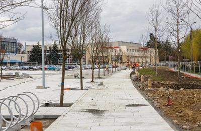 Lucrările de modernizare a platoului Sălii Sporturilor „Horia Demian” se apropie de sfârșit