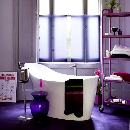 15 bai moderne decorate cu mov