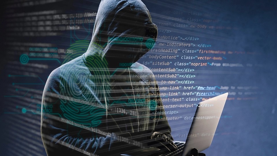 Metoda „Coletul nu a putut fi livrat” face noi victime. Hackerii cer bani pentru colete fictive prin SMS. Cum ne protejăm