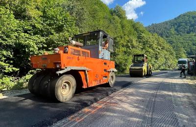 Au fost semnate patru noi contracte pentru execuția de lucrări de întreținere a drumurilor județe clujene