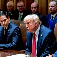 Se tulbură apele în jurul lui Trump. Senatorii democrați îl trag la răspundere pentru atacul lansat asupra Iranului