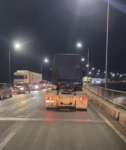 Nou protest al transportatorilor, la Constanţa/ Camioanele şi autoturismele au mărşăluit prin municipiu şi prin zona portuară