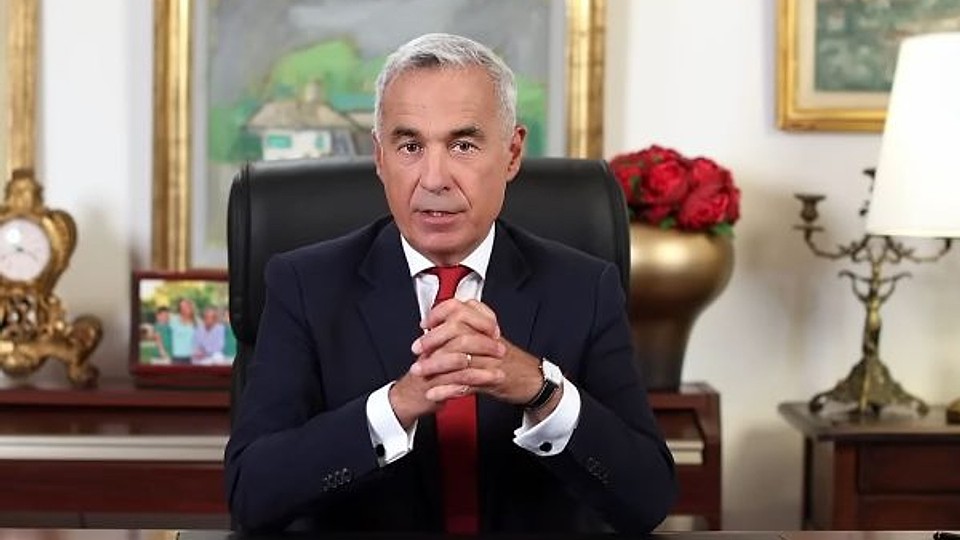 Sondaj CURS: Călin Georgescu e omul politic cu cea mai multă încredere în rândul românilor. Nicușor Dan a picat pe poziția a treia