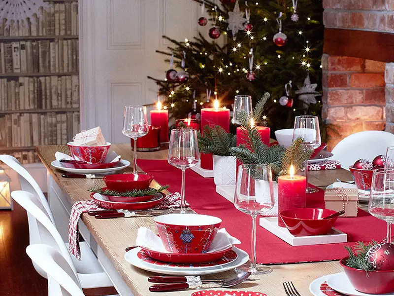 Idei pentru aranjarea mesei de Craciun