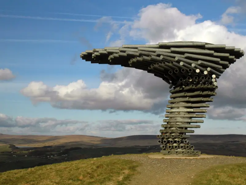 Copacul cantator – The Singing Ring Tree (VIDEO)