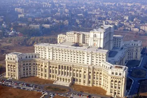 Casa Poporului: arhitectura unei istorii tacute