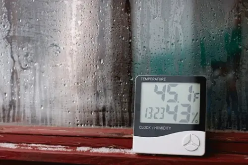 Soluții utile pentru a scăpa rapid de umiditatea ridicată din casă