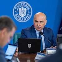 Revoltător! Ilie Bolojan nu-l demite pe Ionuț Moșteanu, ministrul care a mințit în CV că a terminat o universitate: I-am spus: «Capul sus»