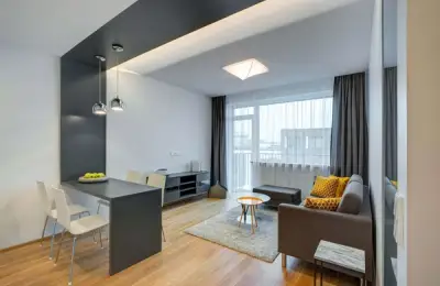 Sticla, punct de atractie in amenajarea unui apartament cu 2 camere