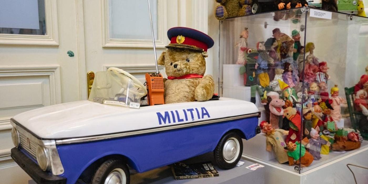 „Luam un codru de pâine, plecam la joacă și mai veneam seara”. Inginerul care a adunat o colecție de peste 16.000 de jucării, despre copilăria de acum 50 de ani