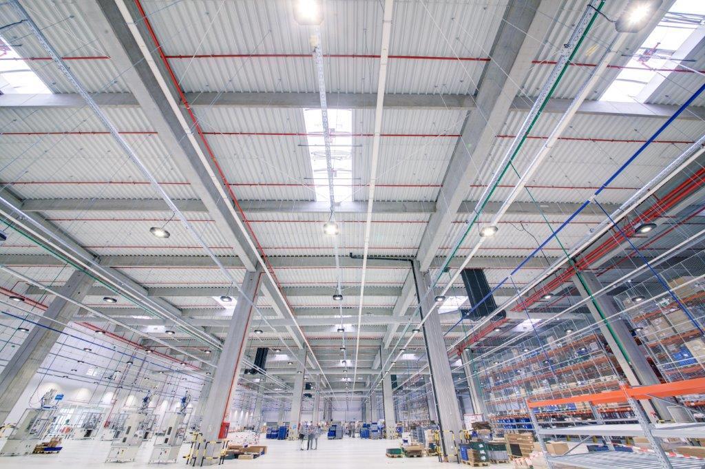 ANALIZĂ XTB: Unele sectoare din economia României s-ar putea simţi ca în recesiune în perioada următoare