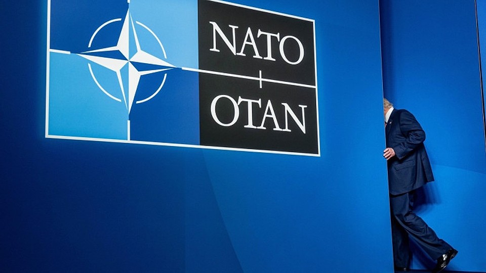 Trump amenință să distrugă NATO și pacea de 77 de ani din Europa: „E un tigru de hârtie. Putin știe asta”