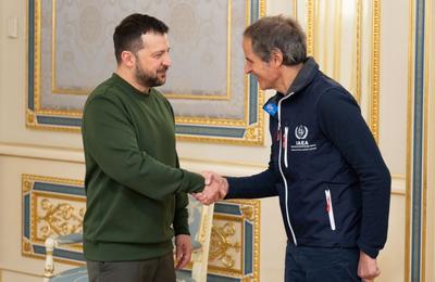 Şeful AIEA s-a întâlnit cu Zelenski înainte de a vizita, miercuri, centrala nucleară Zaporojie