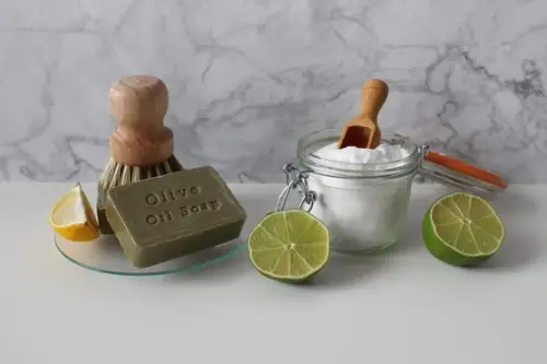 10 Moduri de a curata bucataria fara sa folosesti substante chimice agresive