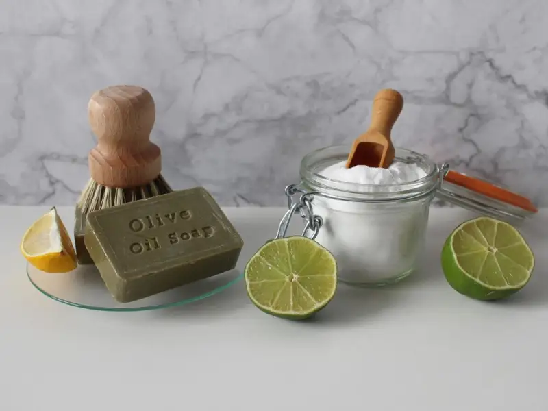 10 Moduri de a curata bucataria fara sa folosesti substante chimice agresive