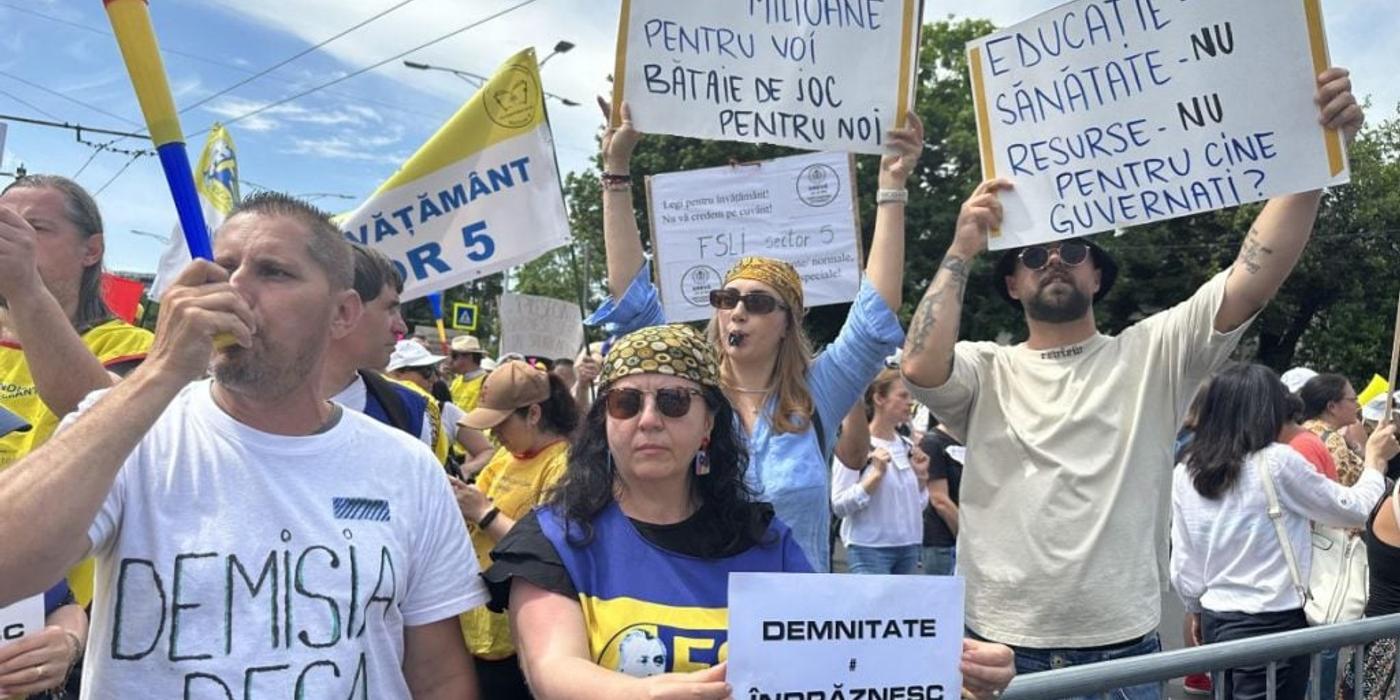 Protest al profesorilor, în a treia săptămână de grevă. Manifestanții au scandat în fața Palatului Cotroceni: „Demisia!”, „Nu cedăm!”