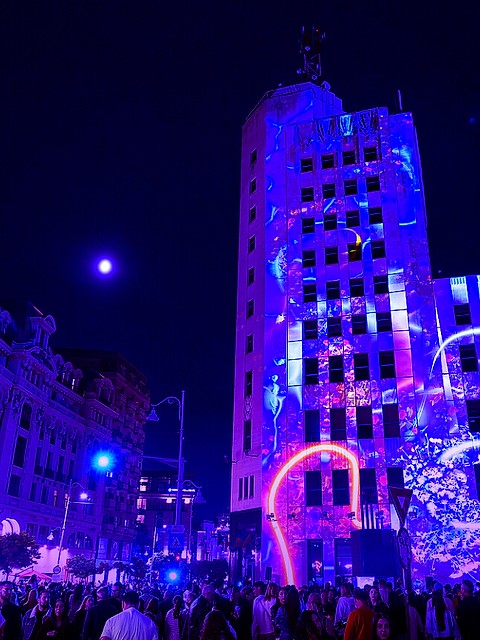 Orașul luminii și labirintul urban. Cum recuperează pietonii bulevardele la Spotlight și ce trasee schimbă STB-ul