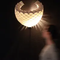 Lampa din pahare de hartie reciclate