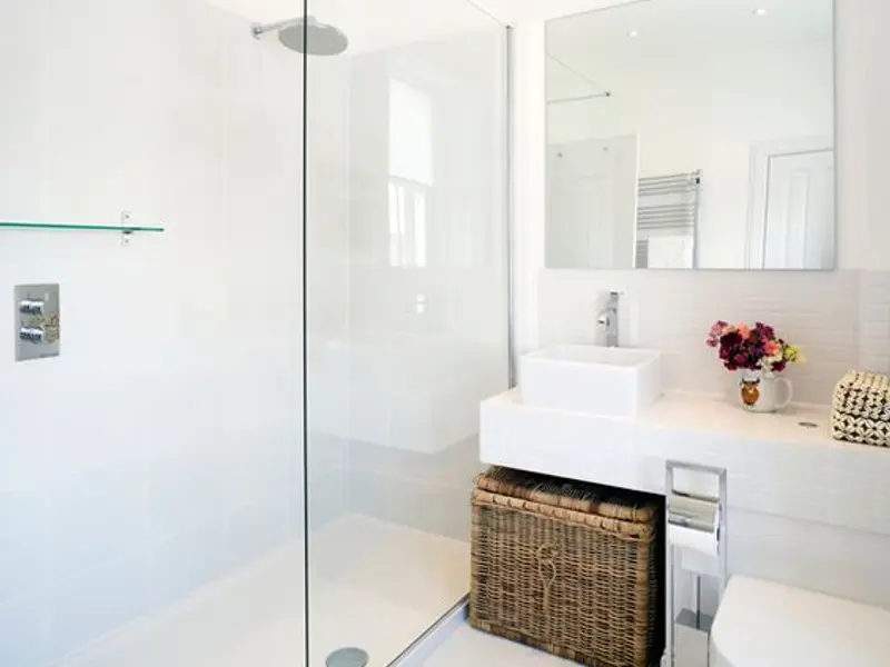 Baie amenajata in alb 12 modele pline de inspiratie