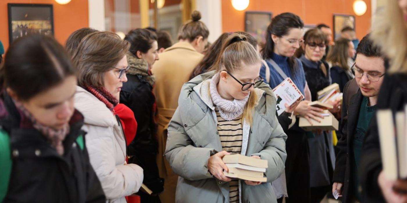 Pe 7 aprilie are loc BookSwap, evenimentul ce le dă șansa clujenilor pasionați de lectură să facă schimb de cărți