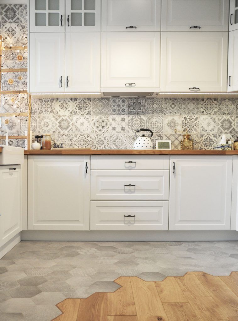 Bucatarie amenajata in stil scandinav cu nuante rustice