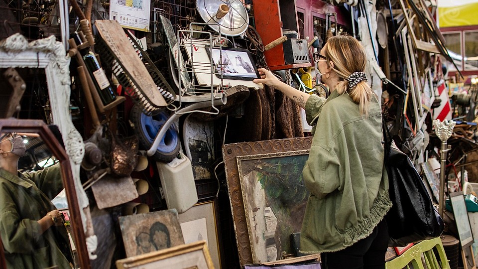 Antique Market revine la Romexpo: porțelanuri, bijuterii, tablouri și alte obiecte vintage, în perioada 12–15 februarie