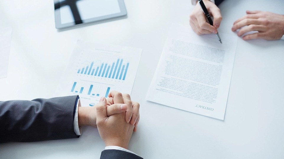 De ce este esențial un contract de vânzare-cumpărare auto corect întocmit?