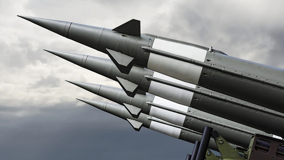 Reînarmare nucleară în Europa: SUA readuc focoase nucleare în Marea Britanie
