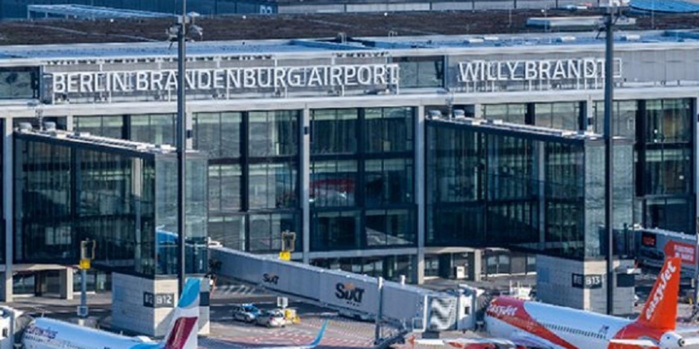 Aeroportul din Berlin a anulat toate decolările de avioane de luni, din cauza unei greve