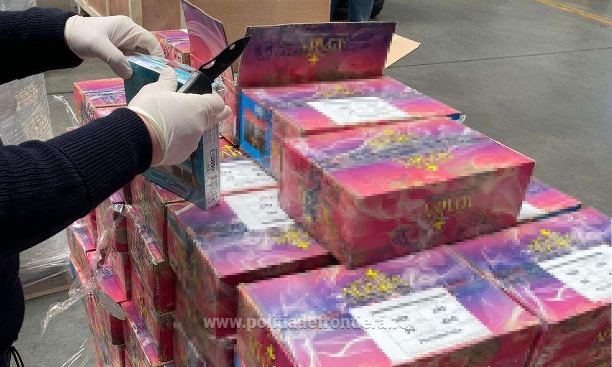 Peste jumătate de tonă de tutun de narghilea, confiscată de poliţiştii de frontieră de pe Aeroportul Otopeni / În acte figura ca odorizante auto