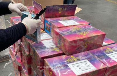 Peste jumătate de tonă de tutun de narghilea, confiscată de poliţiştii de frontieră de pe Aeroportul Otopeni / În acte figura ca odorizante auto