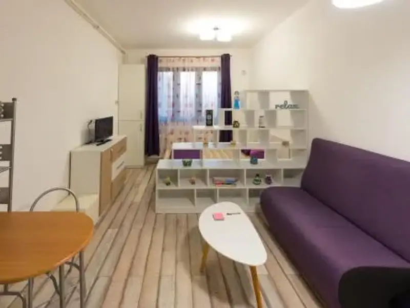 Cum sa iti maximizezi spatiul de depozitare si sa creezi un loc mai comfortabil intr-o garsoniera