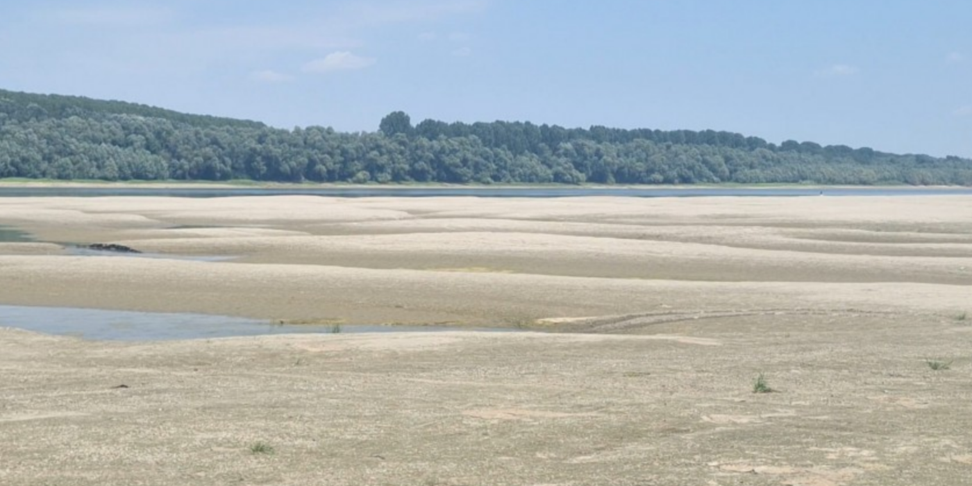 Acolo unde curgea fluviul, acum se întinde deșertul: Dunărea seacă dramatic la Rasova