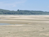 Acolo unde curgea fluviul, acum se întinde deșertul: Dunărea seacă dramatic la Rasova
