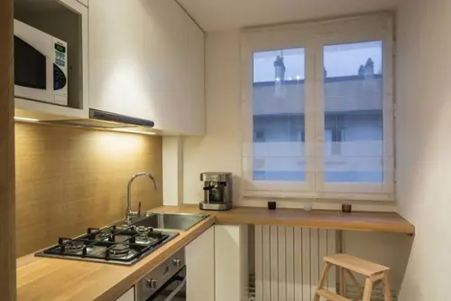 Cum a fost renovata o bucatarie lunga si ingusta foto inainte si dupa