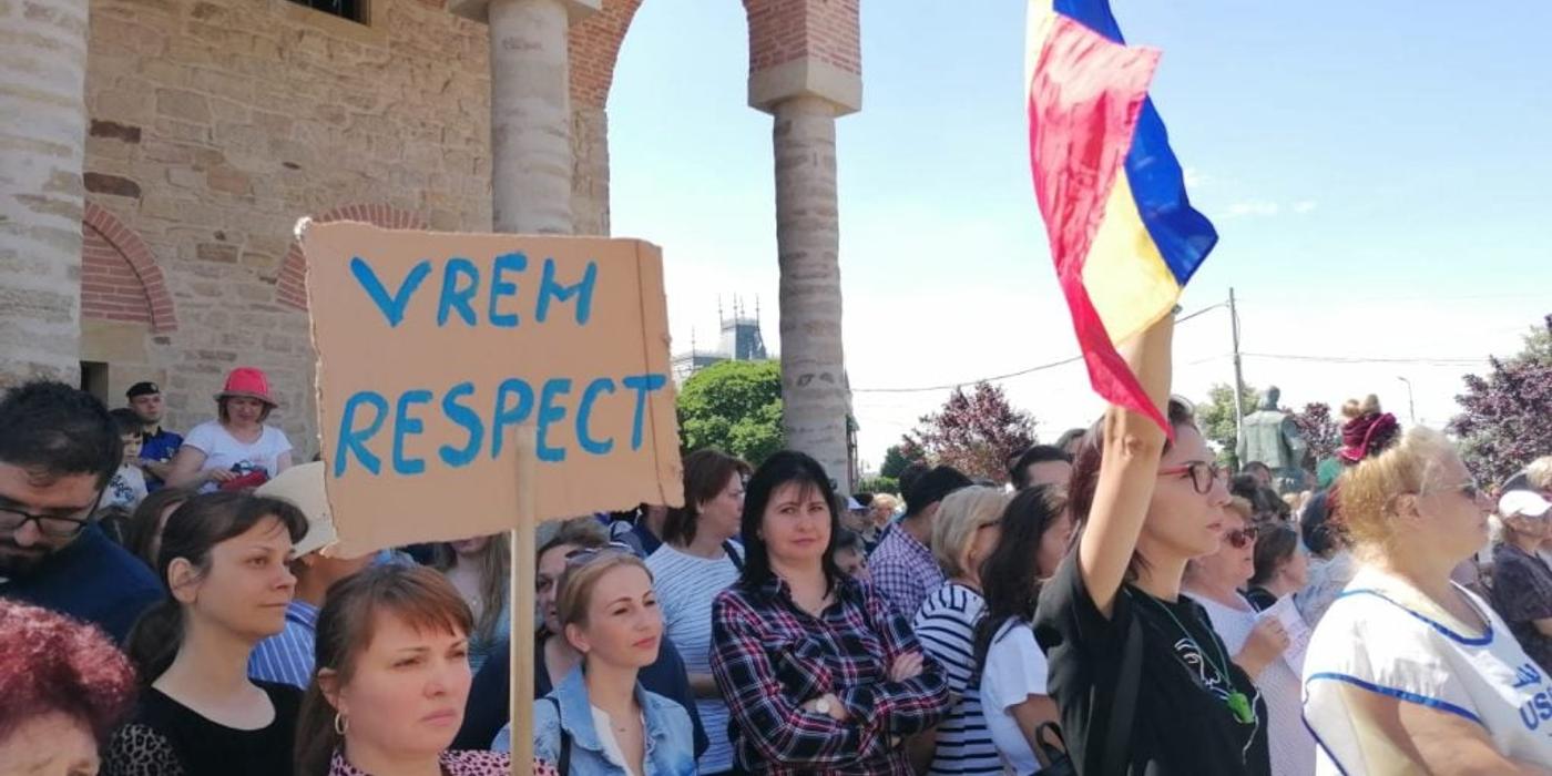 Val de proteste în țară. Profesori, cadre medicale și polițiști au ieșit în stradă în București și în alte orașe
