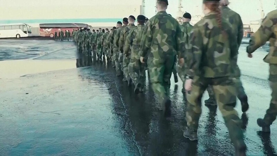 Este o zi istorică!”. Sute de militari suedezi au ajuns în Letonia pentru a se alătura unei brigăzi NATO