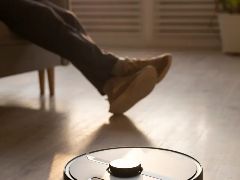 Curățenia zilnică pe suprafețe mari previne acumularea murdăriei