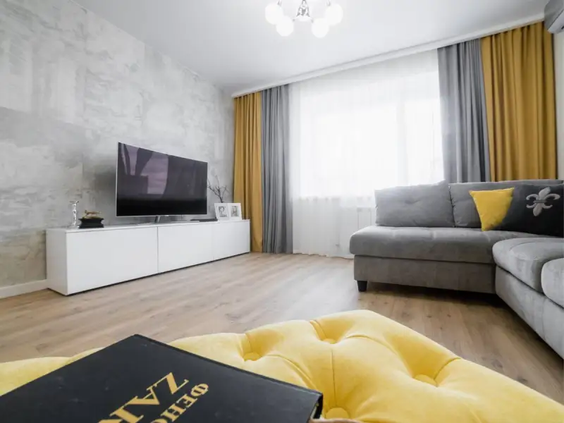 Abordare moderna intr-un apartament de 4 camere pentru un cuplu tanar